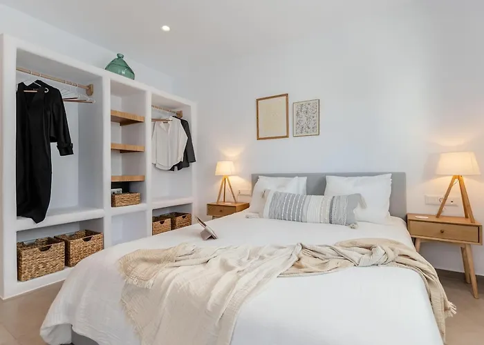 Avona, Kastraki Naxos, By Naxosvibe Kastrákion